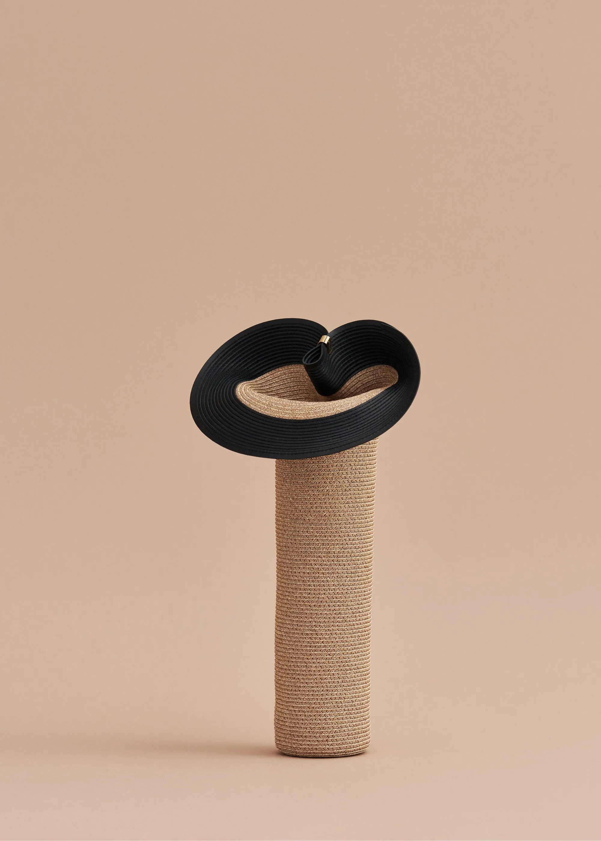 Tall Lapel Vase - Black